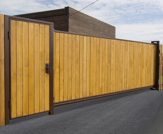 Деревянные ворота в Армавире